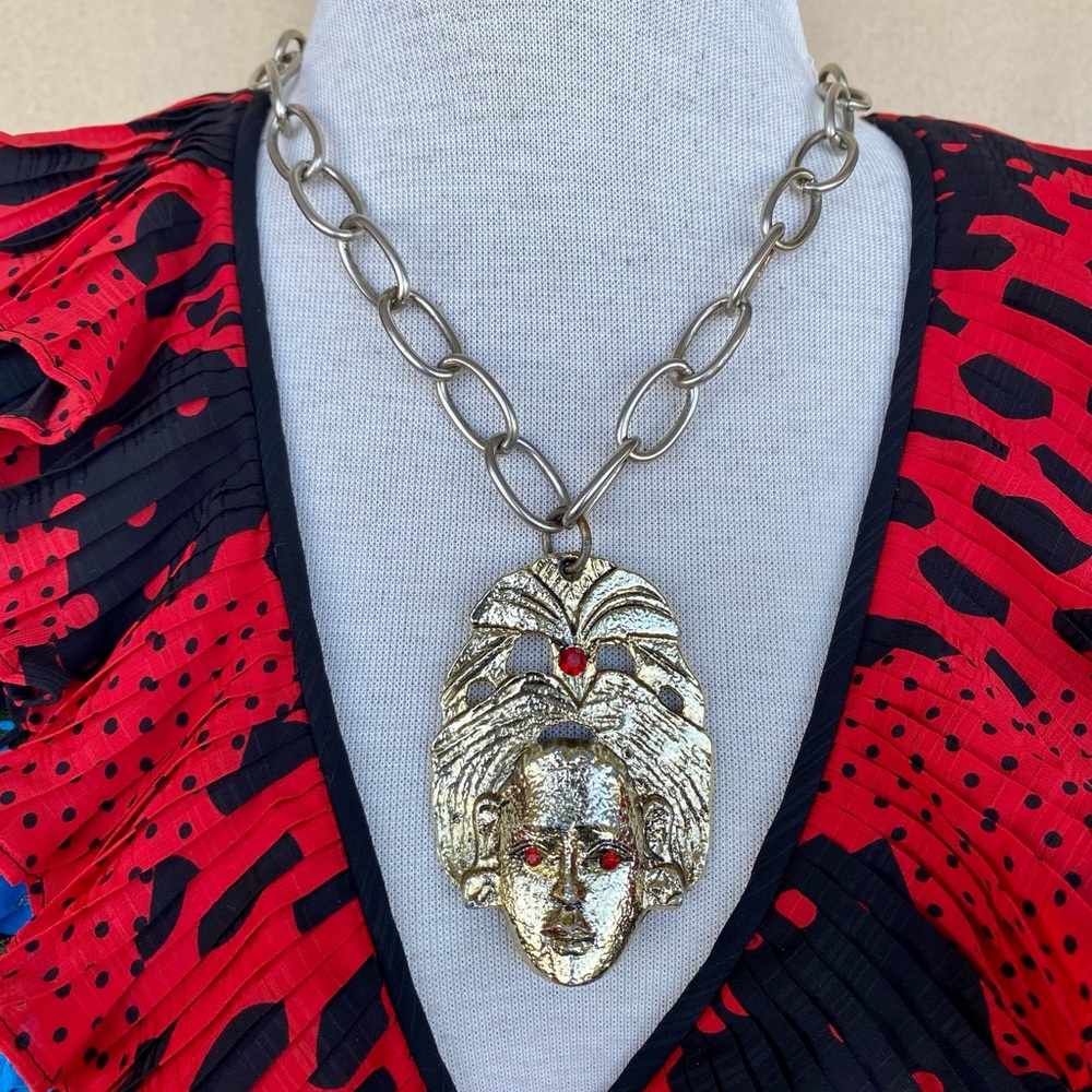Vtg 70s Queen Pendant Necklace Goldtone Red Rhinestone Sculptural Brutalist Boho